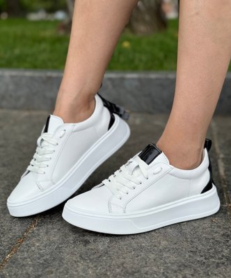 Білі шкіряні кеди вставкою чорний лак Emeli 107-55 147854212 фото - брендові жіночі кросівки розпродаж