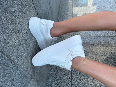 Легкий комфорт для довгих прогулянок Emeli білі шкіряні кеди 121-5 53245243521 фото - брендові жіночі кросівки розпродаж
